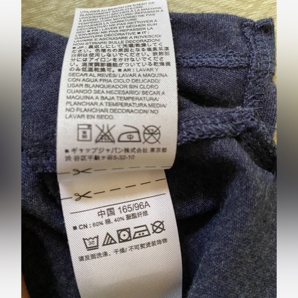 Gap Women’s Navy Blue Logo T-shirt size medium - Picture 6 of 8